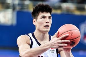 外线有谱!陈国豪三分4中3拿16分7板 本赛季三分命中率高达71.4%