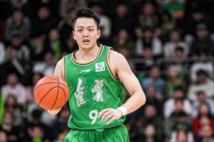 姜宇星:下半场大家团结一心拿下比赛 四连胜后还是一步一步来