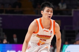 不理想！庞峥麟12投仅4中拿15分 正负值-5