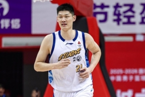 媒体人：长期连轴转的胡金秋本场尽显疲态 在场上缺乏能量