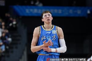 京媒：本场北京最大价值是周琦只打8分钟 琦哥高兴地喊“下班喽”